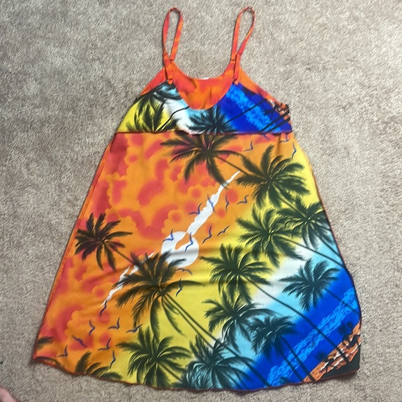 Print dress in size medium. - Picture 7 of 7